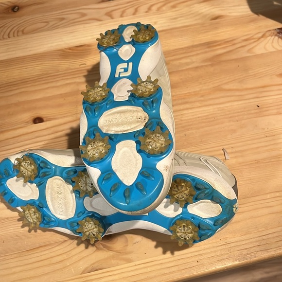 FootJoy women’s golf shoes size 7.5. - Picture 2 of 4